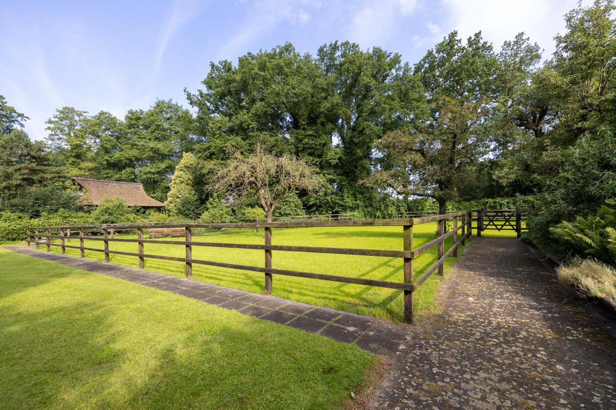 Luxe Hofstede Met Paardenstalling Lunteren Luaran gambar